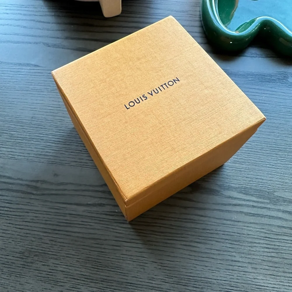 LOUIS VUITTON  Idylle Blossom Twist Bracelet, White Gold - Picture 4 of 5